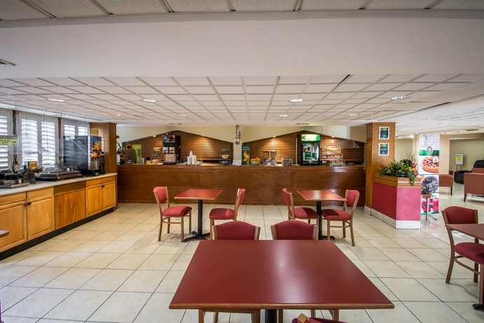 Imagen del bar/restaurante del Hotel Quality Inn and Suites Orlando Airport. Foto 5