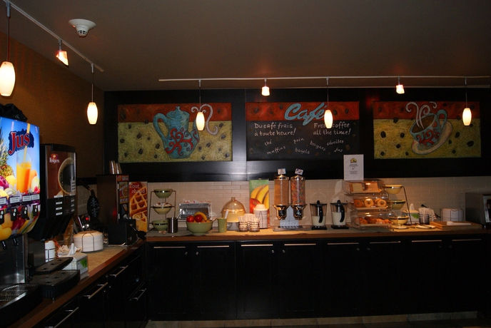 Imagen del bar/restaurante del Hotel Quality Inn and Suites P.e. Trudeau Airport. Foto 2