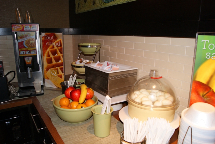 Imagen del bar/restaurante del Hotel Quality Inn and Suites P.e. Trudeau Airport. Foto 5