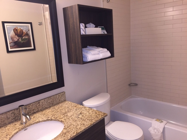 Imagen de la habitación del Hotel Quality Inn and Suites P.e. Trudeau Airport. Foto 10