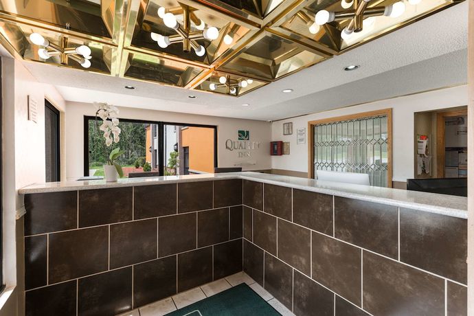 Imagen de los interiores del Hotel Quality Inn and Suites, Portage. Foto 18