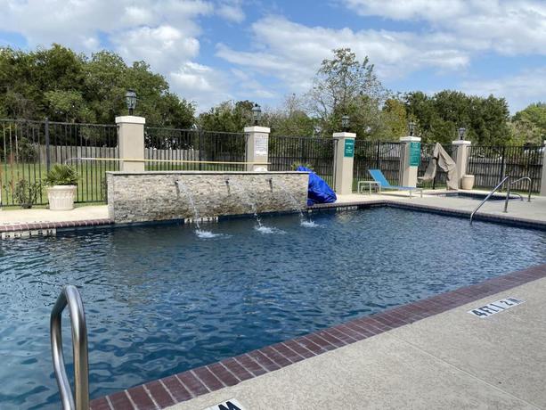 Imagen de la piscina del Hotel Quality Inn and Suites, Rosenberg. Foto 12