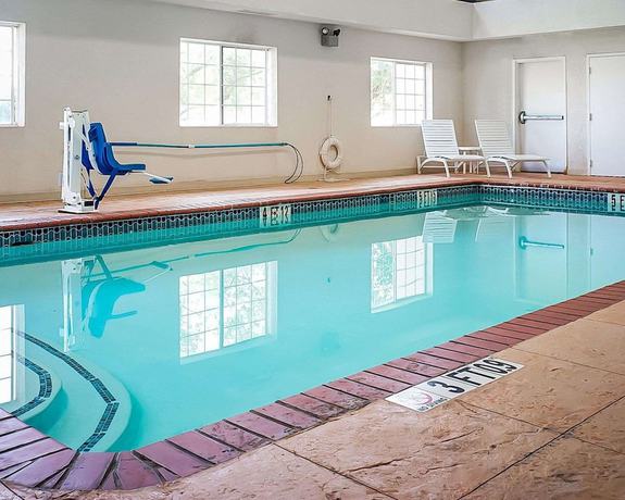 Imagen de la piscina del Hotel Quality Inn and Suites, Roswell. Foto 20