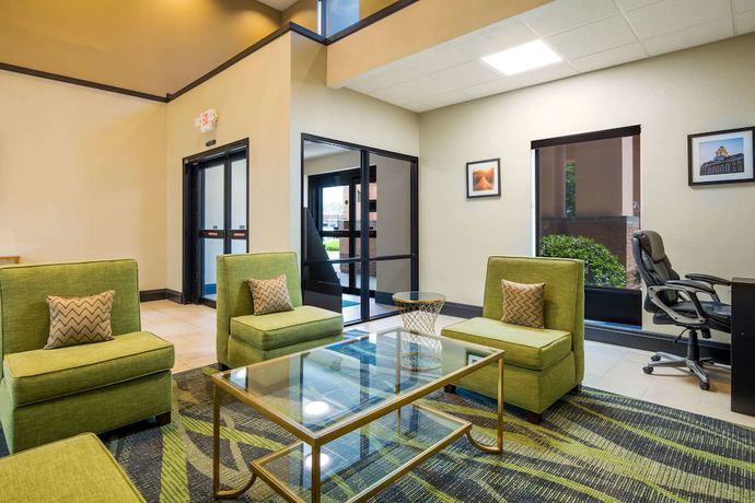 Imagen de los interiores del Hotel Quality Inn and Suites, Sellersburg. Foto 17
