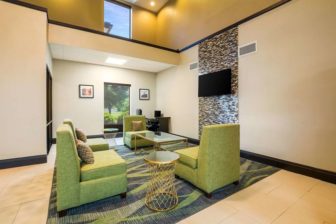 Imagen de los interiores del Hotel Quality Inn and Suites, Sellersburg. Foto 18
