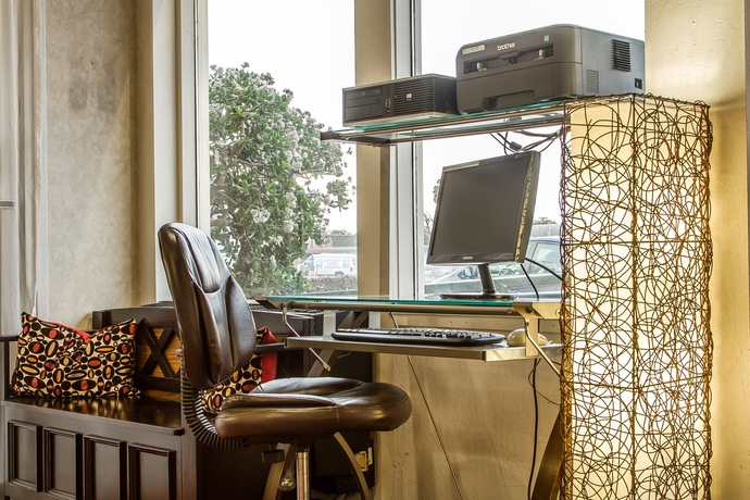 Imagen de los interiores del Hotel Quality Inn and Suites Silicon Valley. Foto 12