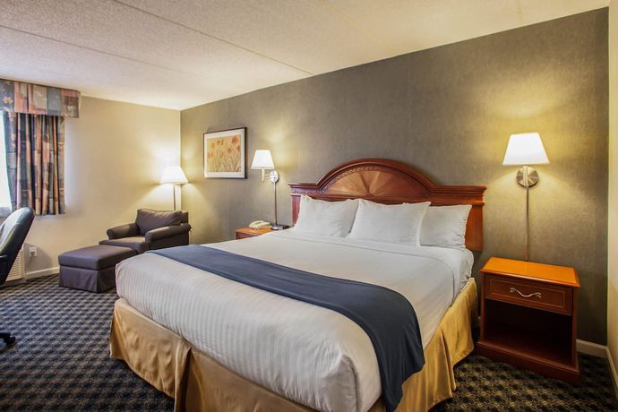 Imagen de la habitación del Hotel Quality Inn and Suites St Charles - West Chicago. Foto 2