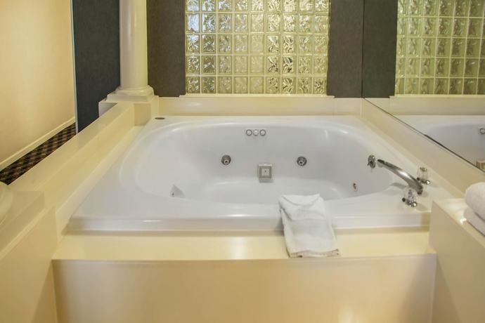 Imagen de la habitación del Hotel Quality Inn and Suites St Charles - West Chicago. Foto 4