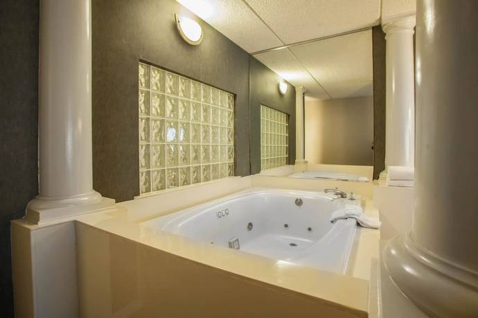 Imagen de la habitación del Hotel Quality Inn and Suites St Charles - West Chicago. Foto 7