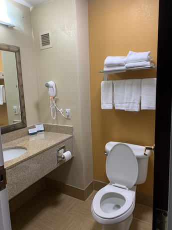 Imagen de la habitación del Hotel Quality Inn and Suites, Stafford. Foto 11