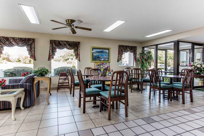 Imagen del bar/restaurante del Hotel Quality Inn and Suites Stockbridge Atlanta South I-75. Foto 7