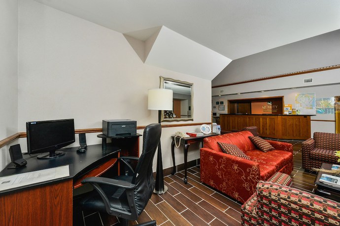 Imagen de los interiores del Hotel Quality Inn and Suites Stoughton - Madison South. Foto 19