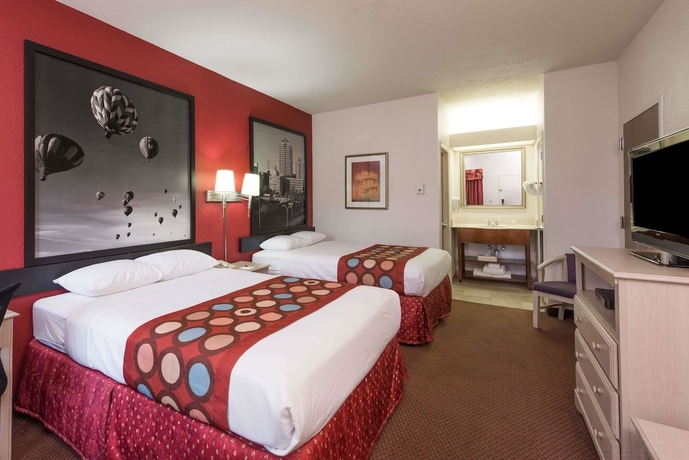 Imagen de la habitación del Hotel Quality Inn and Suites Sunport Airport Albuquerque. Foto 12