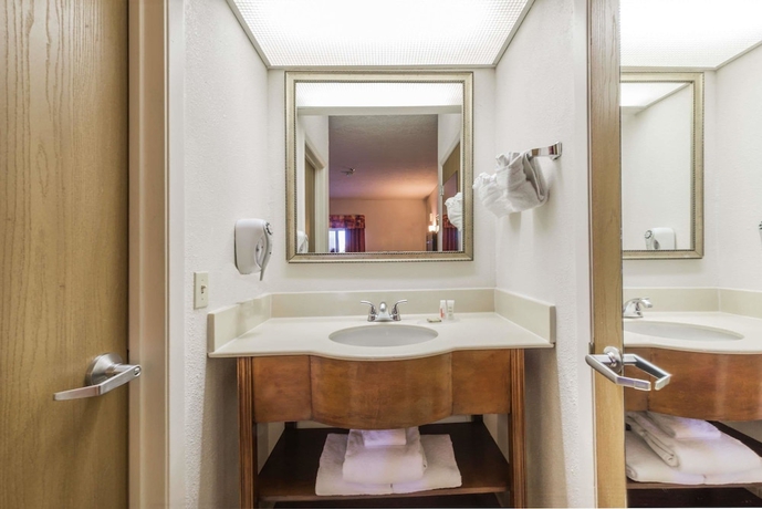 Imagen de la habitación del Hotel Quality Inn and Suites Sunport Airport Albuquerque. Foto 15