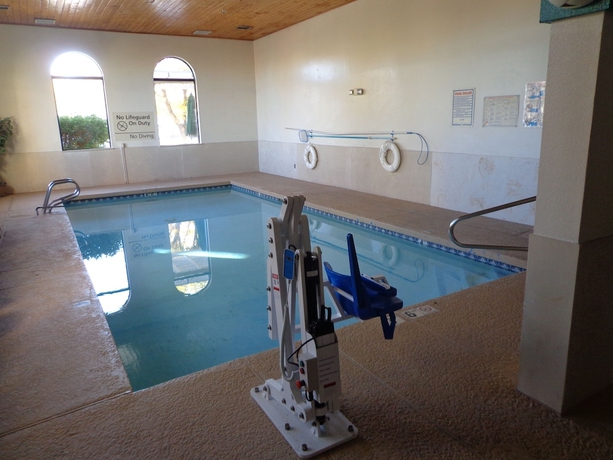 Imagen de la piscina del Hotel Quality Inn and Suites Sunport Airport Albuquerque. Foto 19