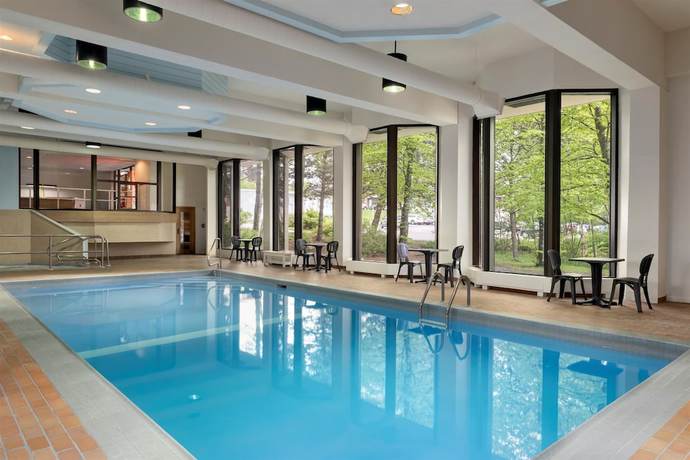 Imagen de la piscina del Hotel Quality Inn and Suites, Sydney. Foto 19