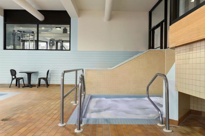 Imagen de la piscina del Hotel Quality Inn and Suites, Sydney. Foto 20