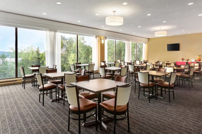 Imagen del bar/restaurante del Hotel Quality Inn and Suites, Sydney. Foto 3