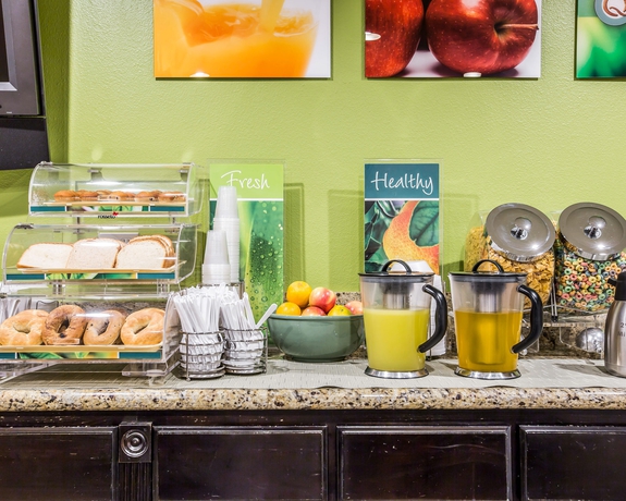 Imagen del bar/restaurante del Hotel Quality Inn and Suites Thousand Oaks - Us101. Foto 4