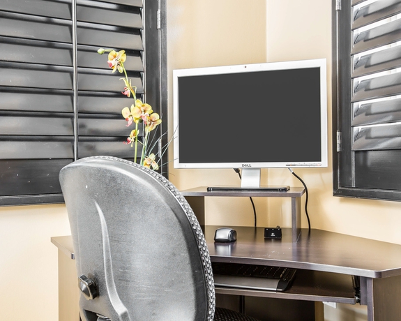 Imagen de los interiores del Hotel Quality Inn and Suites Thousand Oaks - Us101. Foto 16