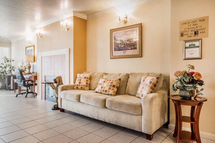 Imagen de los interiores del Hotel Quality Inn and Suites, Tulare. Foto 12