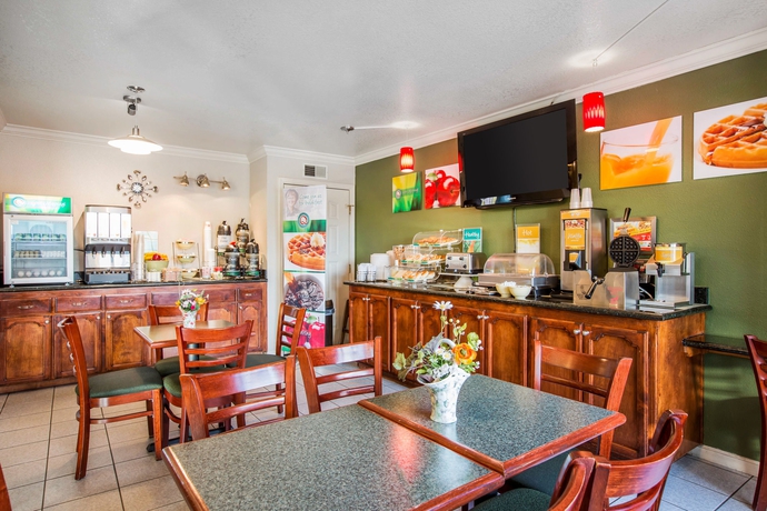 Imagen del bar/restaurante del Hotel Quality Inn and Suites, Tulare. Foto 5