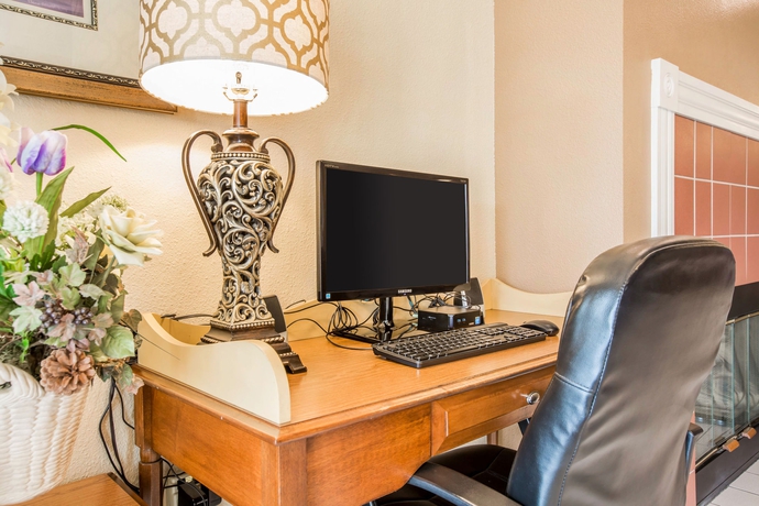 Imagen de los interiores del Hotel Quality Inn and Suites, Tulare. Foto 13
