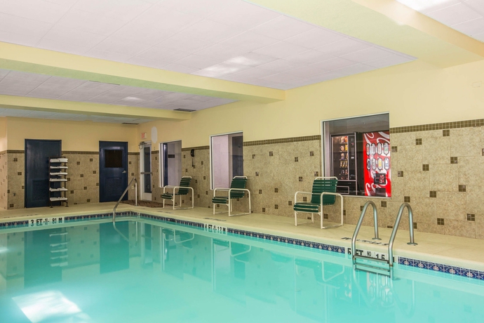 Imagen de la piscina del Hotel Quality Inn and Suites Union City - Atlanta South. Foto 16