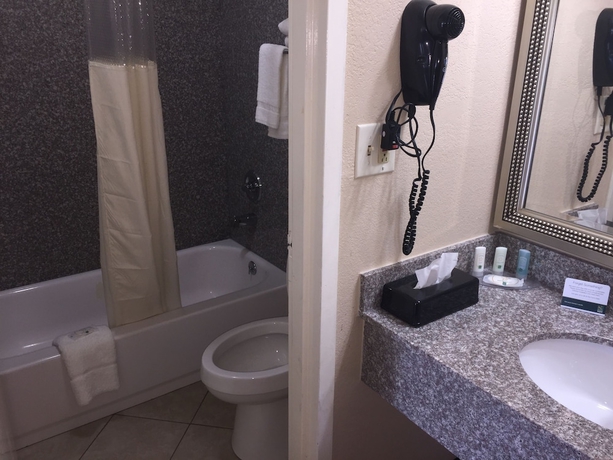 Imagen de la habitación del Hotel Quality Inn and Suites University Area. Foto 10