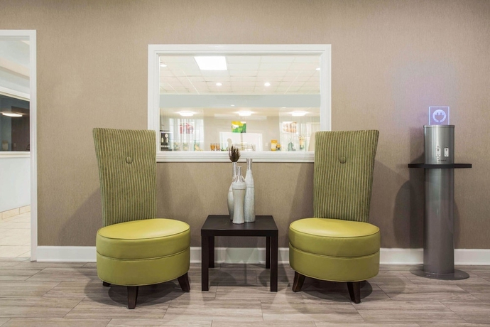 Imagen de los interiores del Hotel Quality Inn and Suites University Area. Foto 14