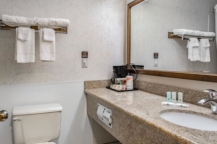 Imagen de la habitación del Hotel Quality Inn and Suites Vancouver North. Foto 13