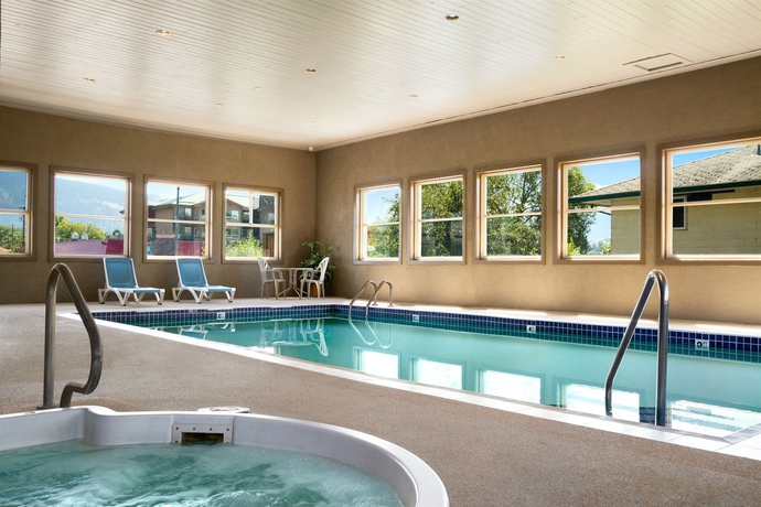 Imagen de la piscina del Hotel Quality Inn and Suites, Vernon. Foto 16