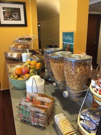 Imagen del bar/restaurante del Hotel Quality Inn and Suites West Chase. Foto 5