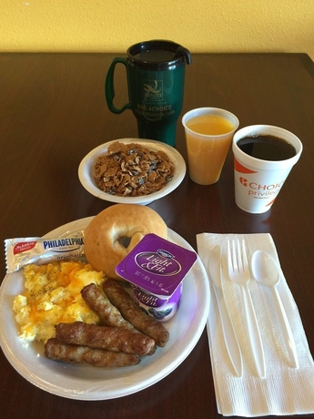 Imagen del bar/restaurante del Hotel Quality Inn and Suites West Chase. Foto 6