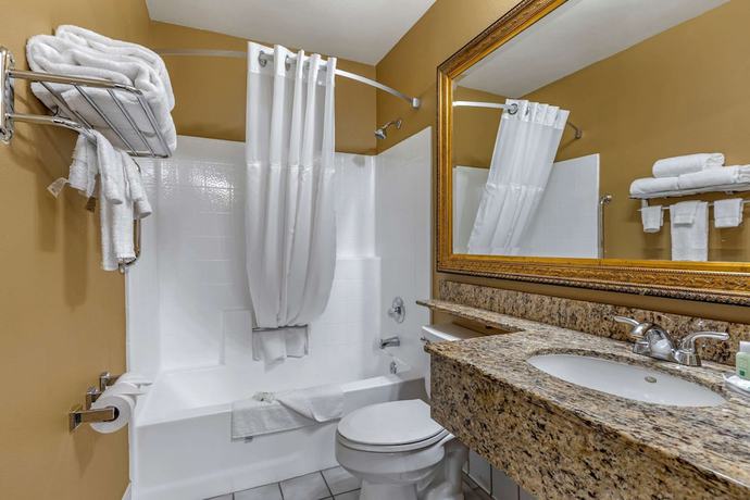 Imagen de la habitación del Hotel Quality Inn and Suites Westminster Seal Beach. Foto 8