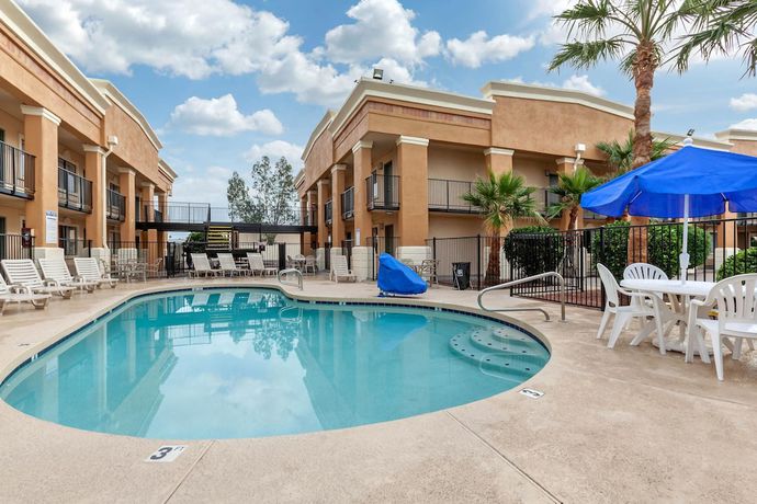 Imagen de la piscina del Hotel Quality Inn and Suites near Downtown Mesa. Foto 20