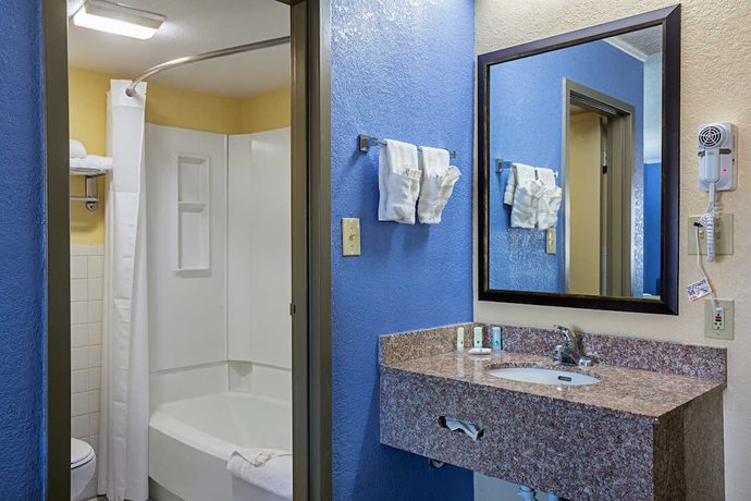 Imagen de la habitación del Hotel Quality Inn and Suites near Six Flags East, Six Flags Area. Foto 9