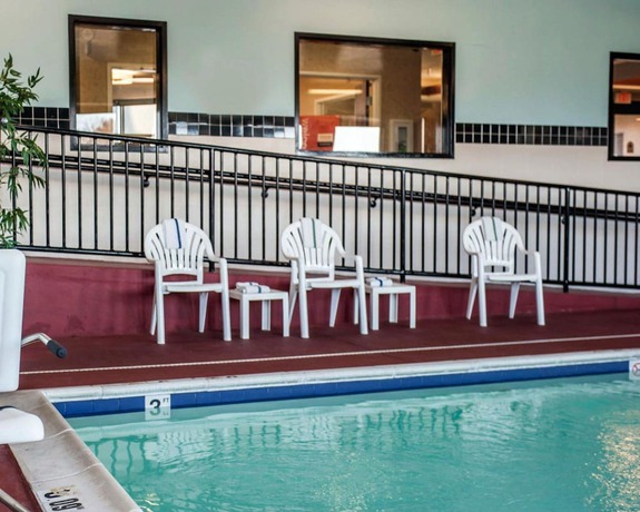 Imagen de la piscina del Hotel Quality Inn and Suites near St. Louis and I-255. Foto 19