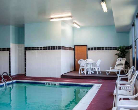 Imagen de la piscina del Hotel Quality Inn and Suites near St. Louis and I-255. Foto 20