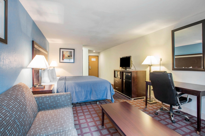 Imagen de los interiores del Hotel Quality Inn near Mammoth Mountain Ski Resort. Foto 16
