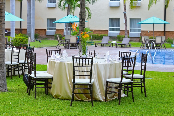 Imagen de los exteriores del Hotel Quality Real Aeropuerto. Foto 8