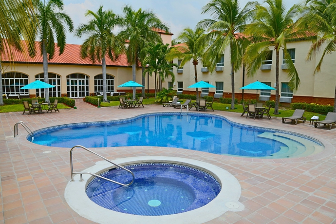 Imagen de la piscina del Hotel Quality Real Aeropuerto. Foto 15