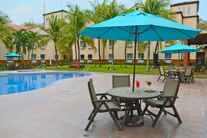 Imagen de la piscina del Hotel Quality Real Aeropuerto. Foto 16