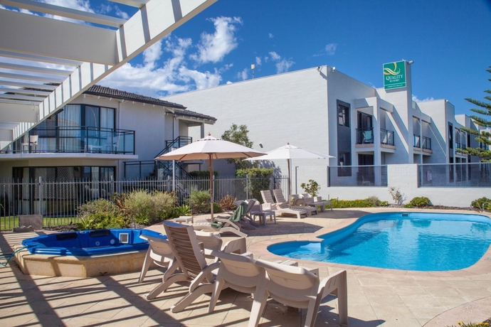 Imagen de la piscina del Hotel Quality Resort Sorrento Beach. Foto 13