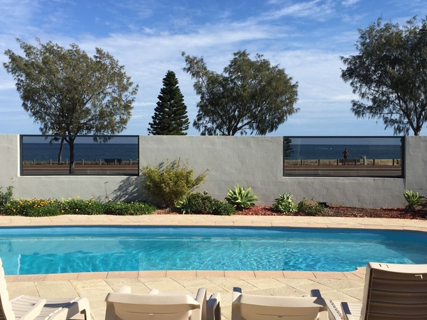 Imagen de la piscina del Hotel Quality Resort Sorrento Beach. Foto 15