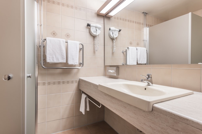 Imagen de la habitación del Hotel Quality Royal Corner. Foto 9