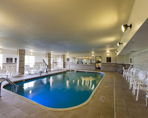 Imagen de la piscina del Hotel Quality Suites Addison - Dallas. Foto 16