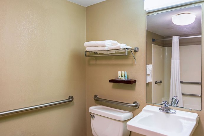 Imagen de la habitación del Hotel Quality Suites Atlanta Airport East. Foto 6