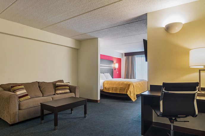 Imagen de la habitación del Hotel Quality Suites Atlanta Airport East. Foto 9