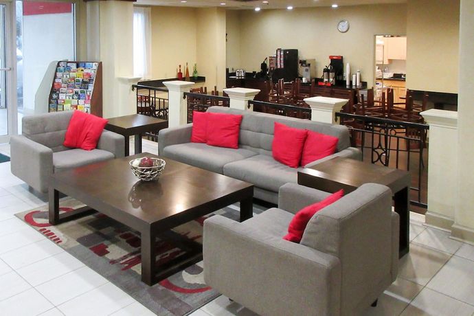 Imagen de los interiores del Hotel Quality Suites Atlanta Airport East. Foto 17